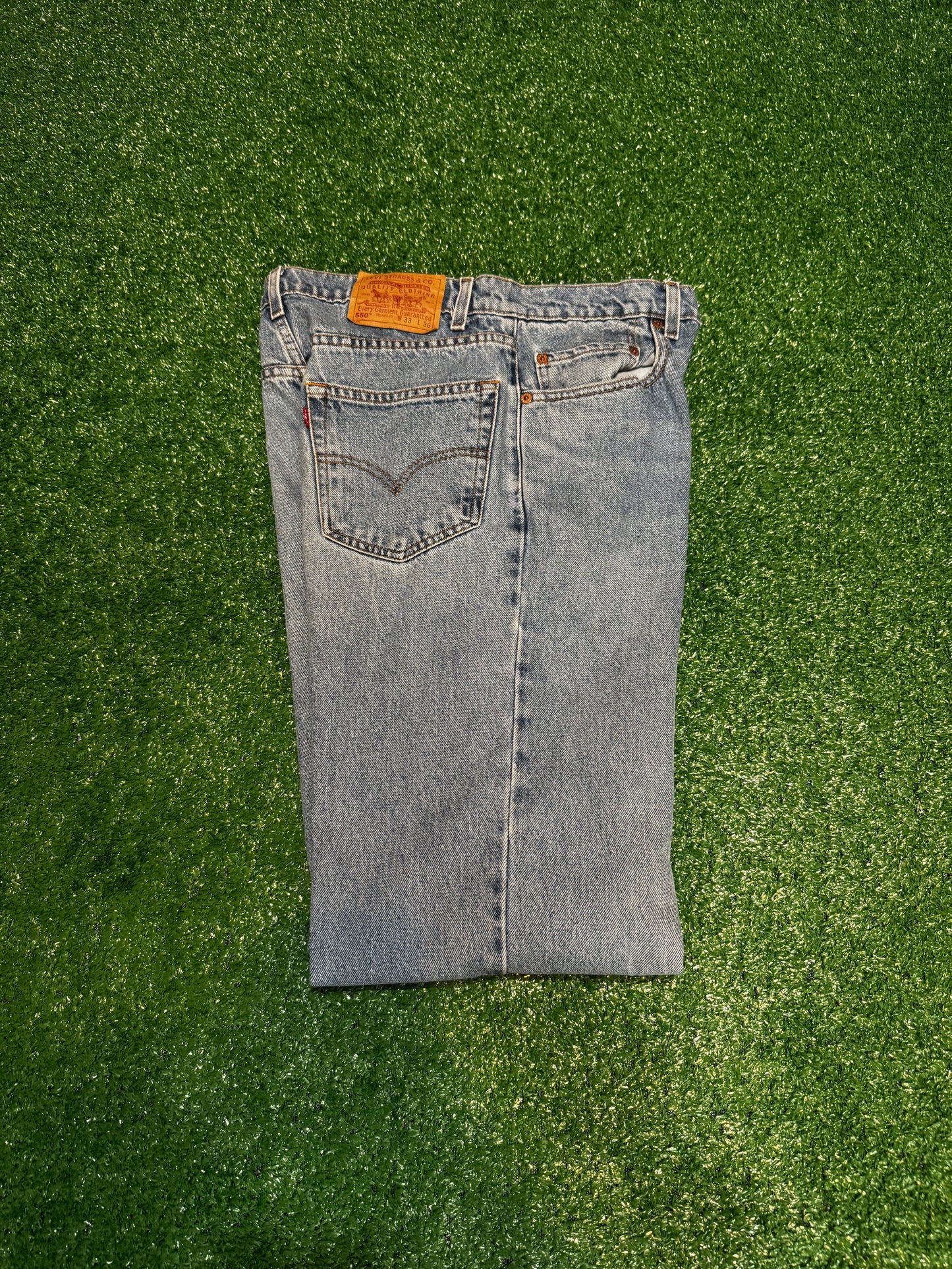 Early 2000s Mens Levis 550 Jeans 33X36