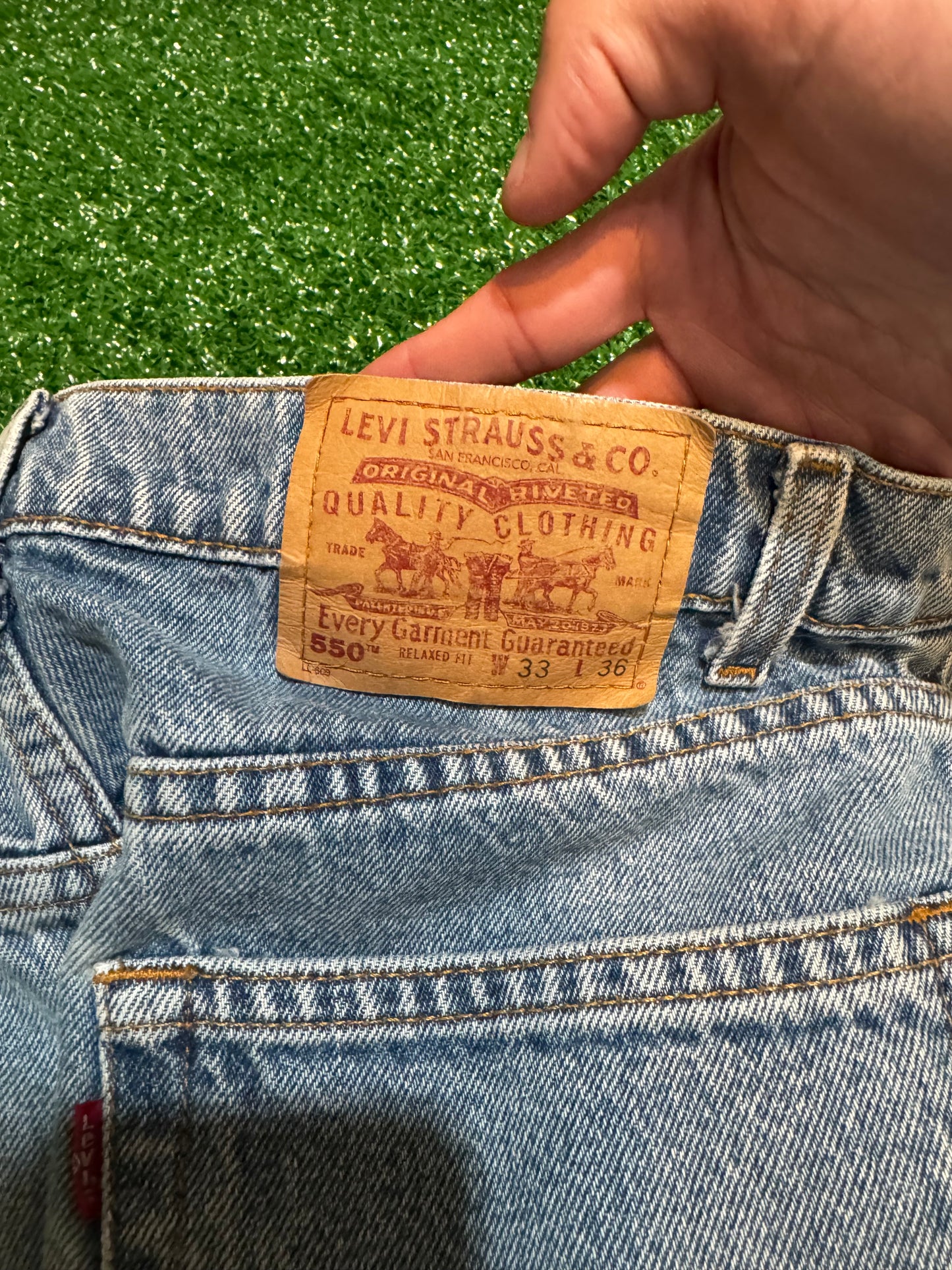 Early 2000s Mens Levis 550 Jeans 33X36