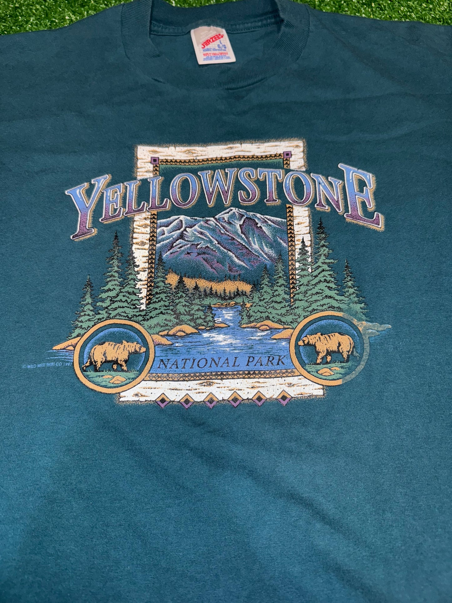 1997 Dark Green Yellowstone National Park T-Shirt Size L