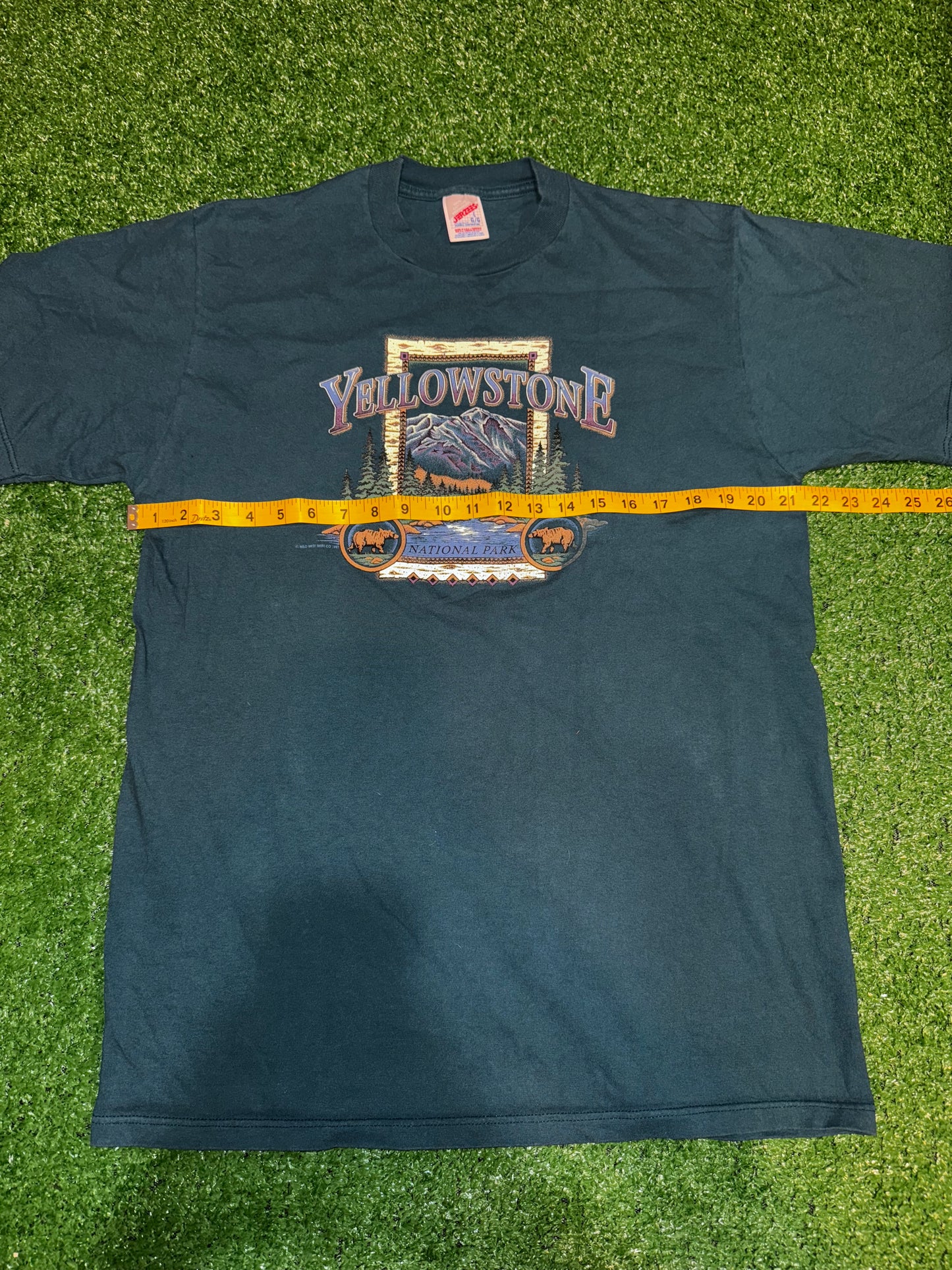 1997 Dark Green Yellowstone National Park T-Shirt Size L