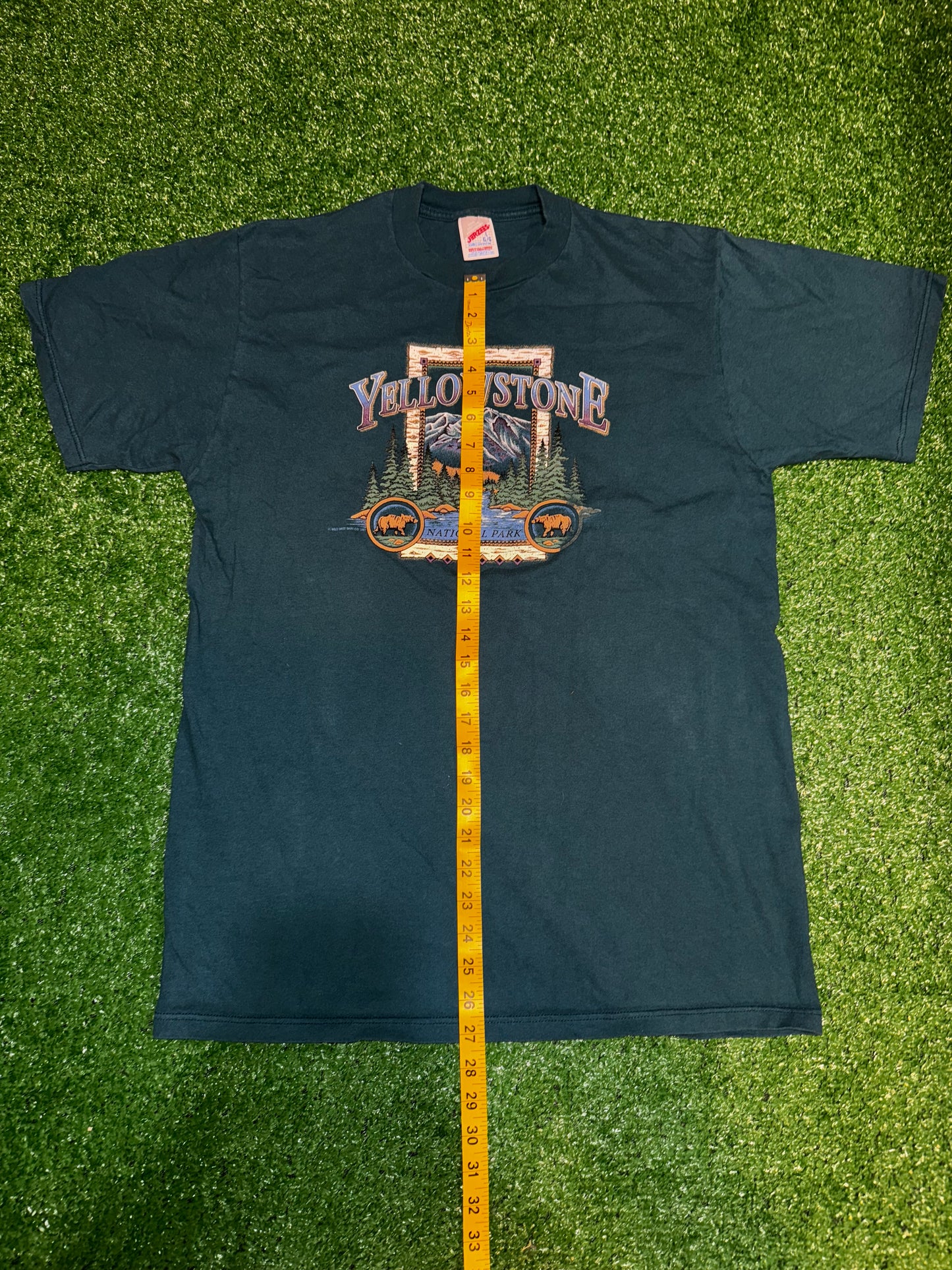 1997 Dark Green Yellowstone National Park T-Shirt Size L