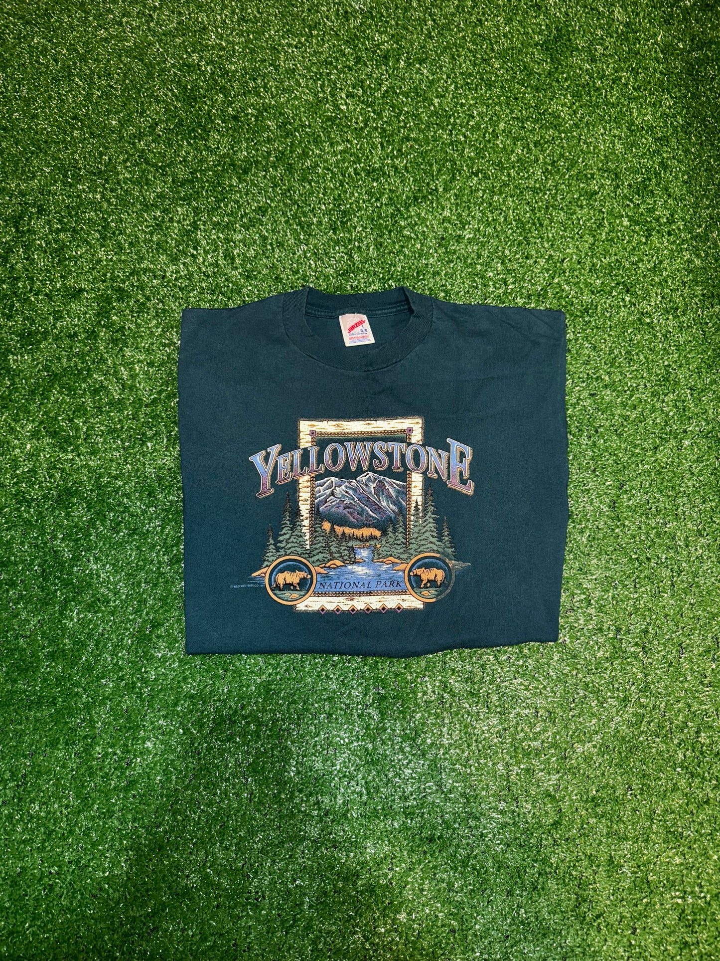 1997 Dark Green Yellowstone National Park T-Shirt Size L