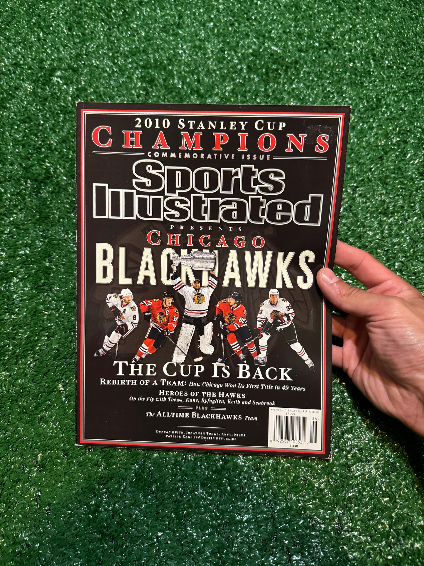 Four Pack of Early 2010s Chicago Blackhawks Magazines and Books