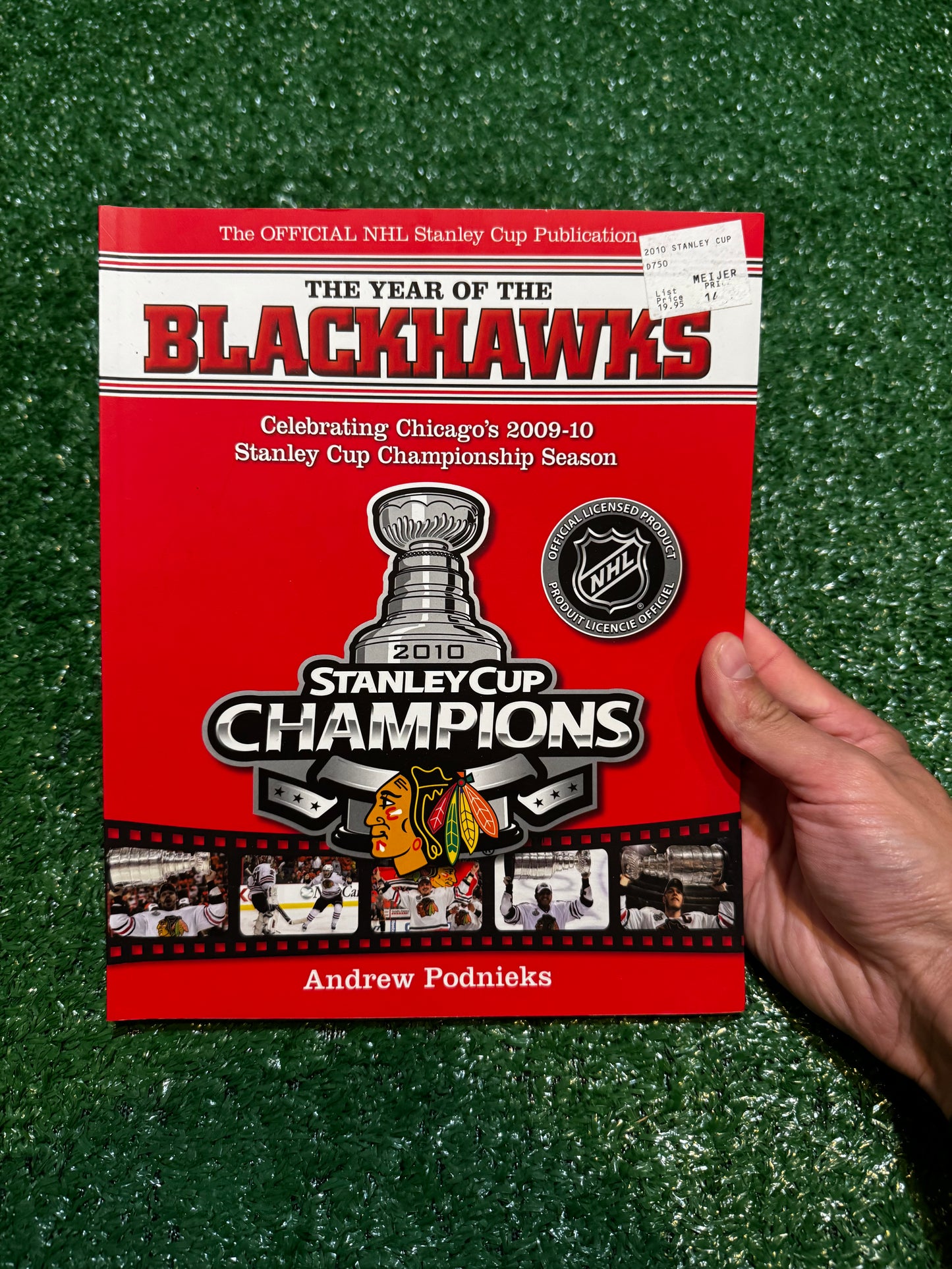 Four Pack of Early 2010s Chicago Blackhawks Magazines and Books