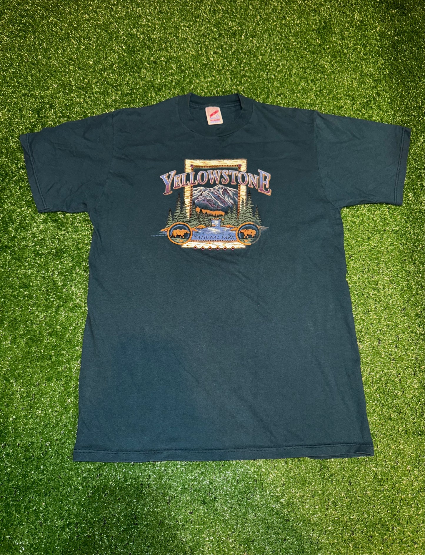 1997 Dark Green Yellowstone National Park T-Shirt Size L
