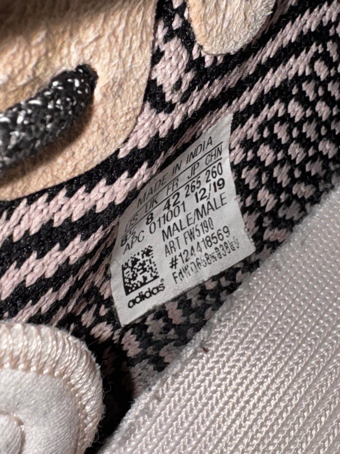 Adidas Yeezy 350 V2 "Yecheil" Size 8.5 No Box Used